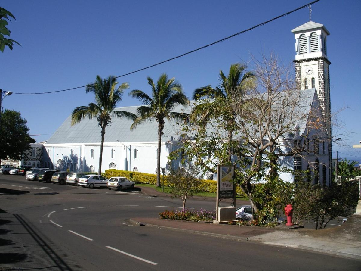 Case Creole Traditionnelle A Ossature Et Charpente Bois Petite-Ile Exterior photo