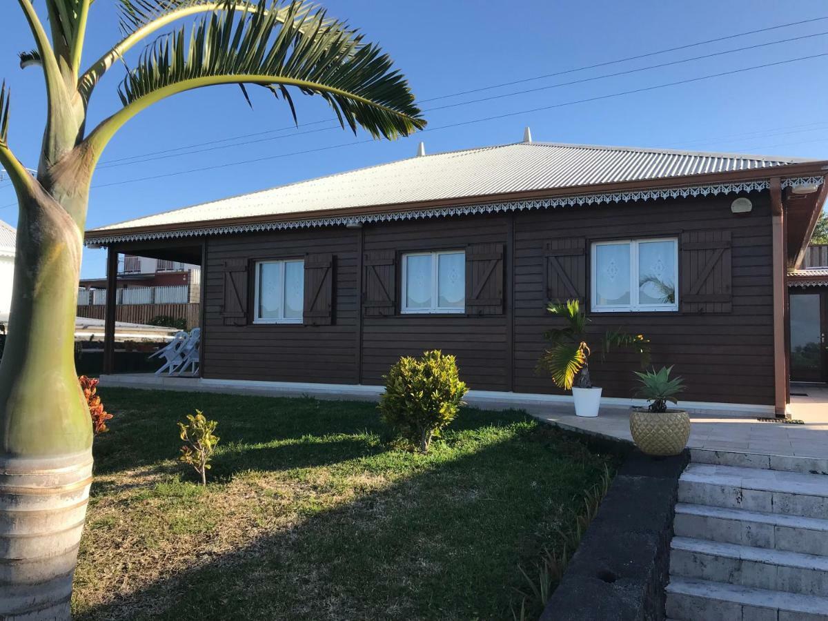 Case Creole Traditionnelle A Ossature Et Charpente Bois Petite-Ile Exterior photo